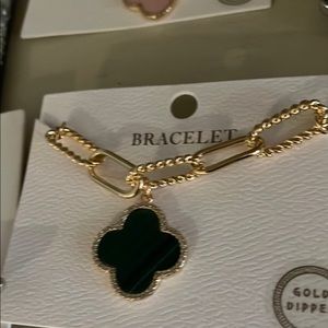 Gold and green Clover Pendant Bracelet